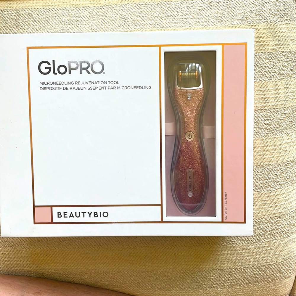 GloPRO Beauty Bio Microneedling Rejuvenation Tool new in box Rose Gold Glitter